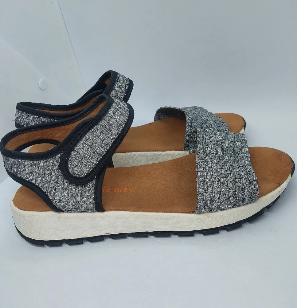 Bernie Mev New York Tara Bay Pewter Gray Stretchy Sandals Womens Size 39 US 8